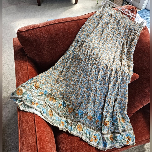 Haute Ellie Boho Floral Maxi Skirt Tiered Pleats Floral Print Round Hem Blue Med - Picture 8 of 16